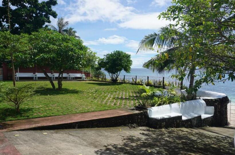 Aamiaismajoitus (B&B) Dapdap Shorelines Beach House