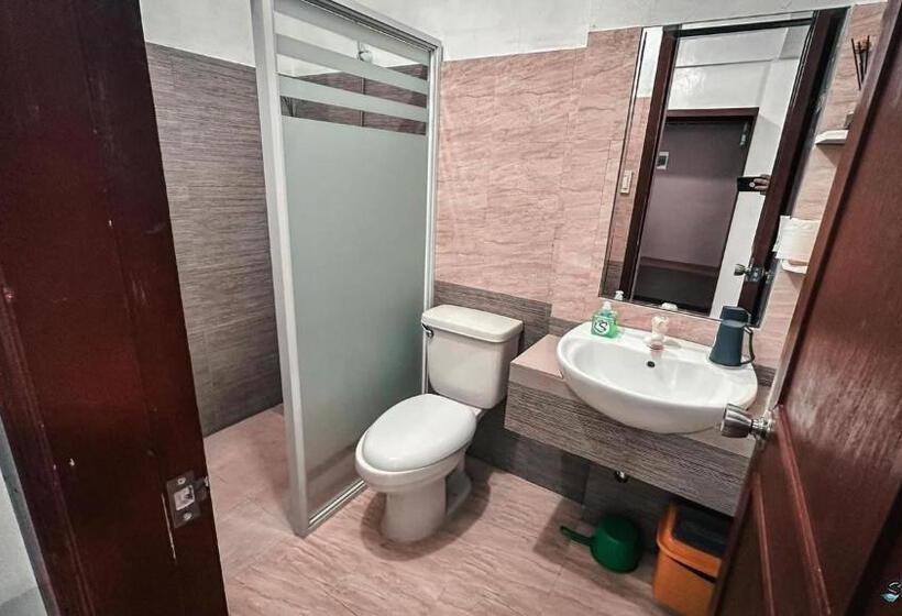 Aamiaismajoitus (B&B) Dapdap Shorelines Beach House