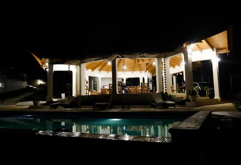 هتل Don Bululo Camping Lodge