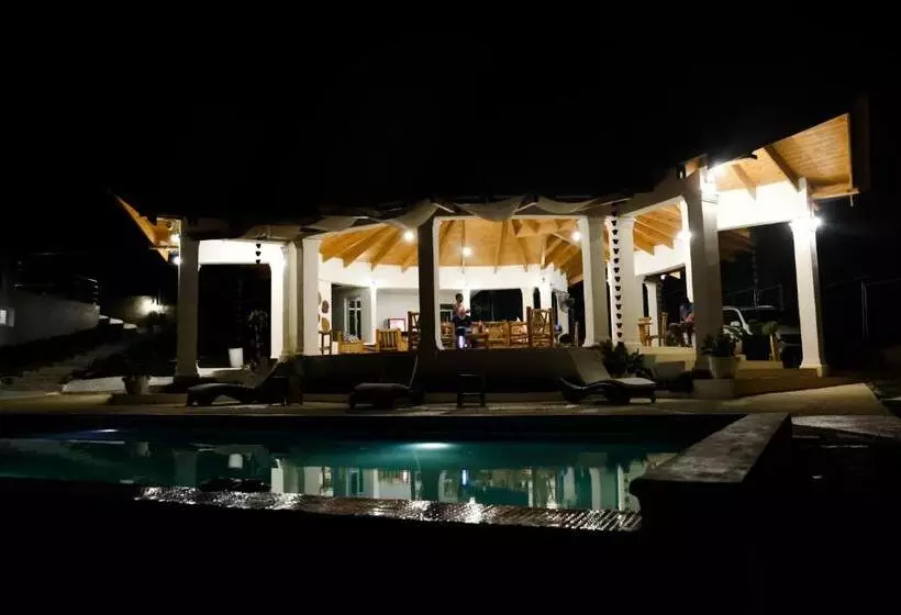 Hotelli Don Bululo Camping Lodge