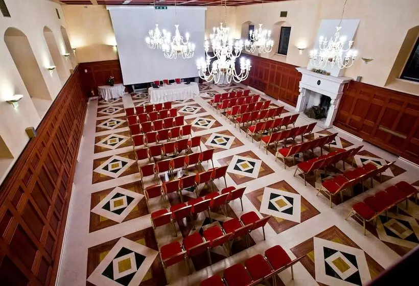 Hotelli Relais Dei Normanni