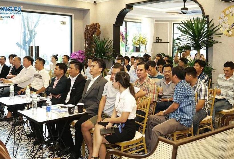 Khách Sạn The One Hotel 1