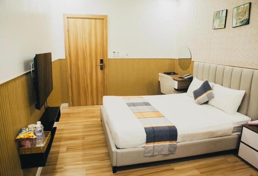 Khách Sạn The One Hotel 1