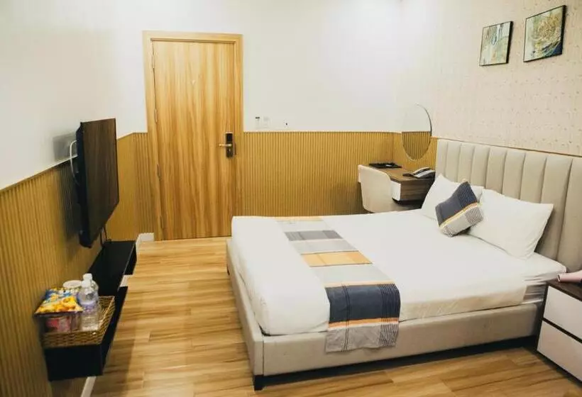 Khách Sạn The One Hotel 1