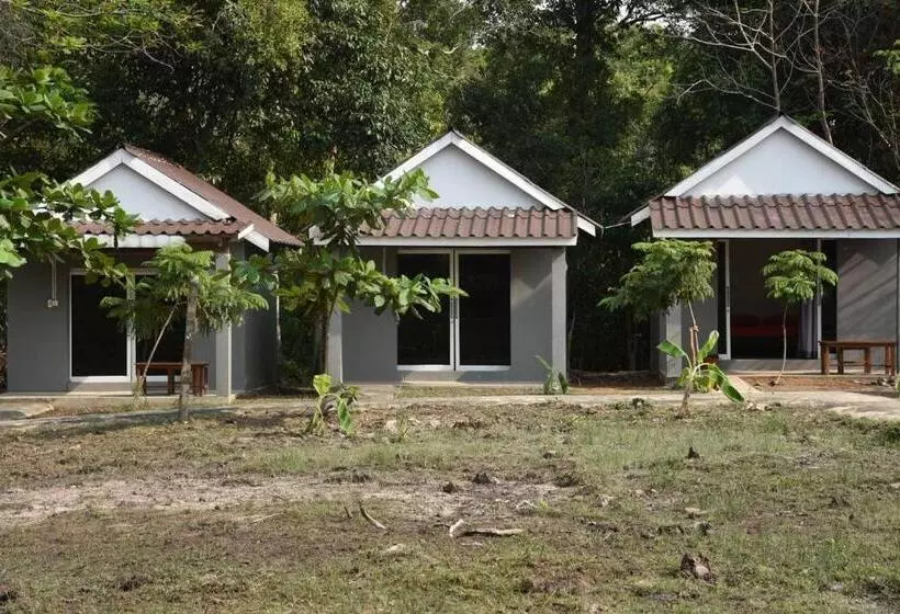 Majatalo Big Head Bungalows