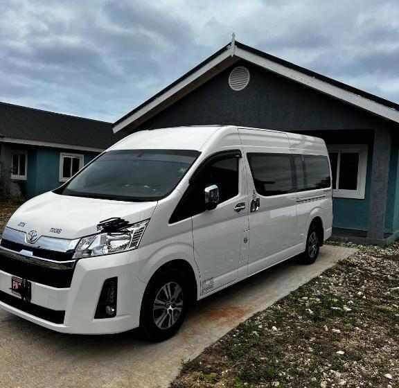 پانسیون Sky View Villas @ Edmund Ridge Estate