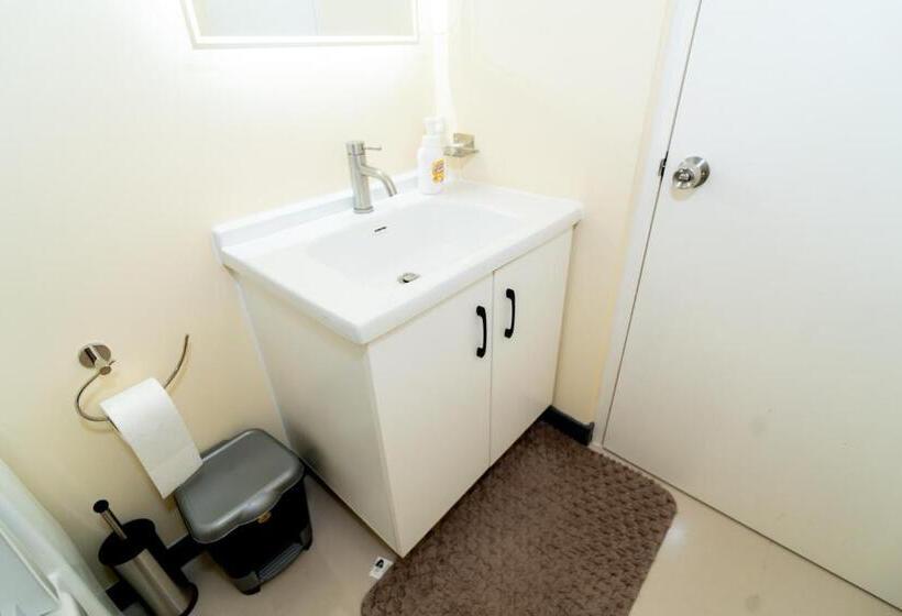 پانسیون Sky View Villas @ Edmund Ridge Estate