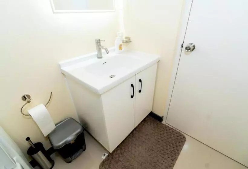 پانسیون Sky View Villas @ Edmund Ridge Estate