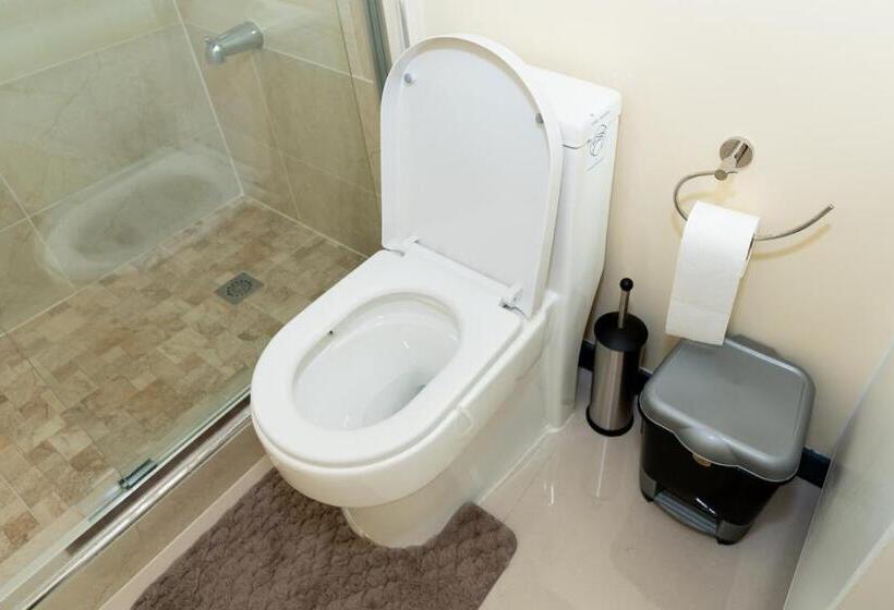 پانسیون Sky View Villas @ Edmund Ridge Estate