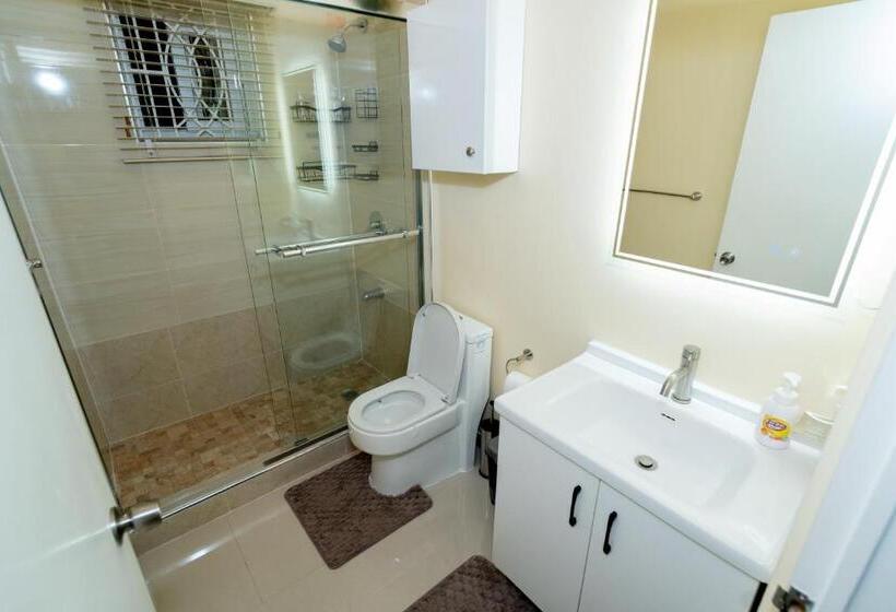 پانسیون Sky View Villas @ Edmund Ridge Estate