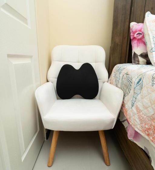 پانسیون Sky View Villas @ Edmund Ridge Estate