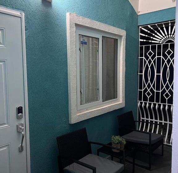 پانسیون Sky View Villas @ Edmund Ridge Estate