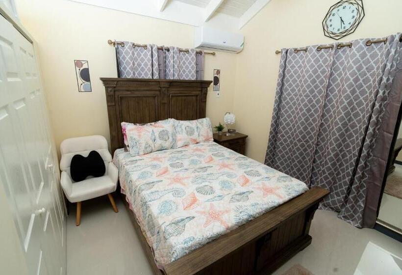 پانسیون Sky View Villas @ Edmund Ridge Estate