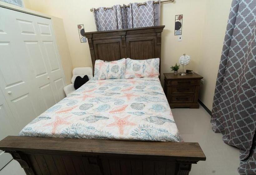 پانسیون Sky View Villas @ Edmund Ridge Estate