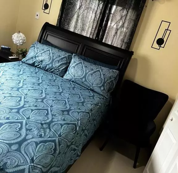 پانسیون Sky View Villas @ Edmund Ridge Estate