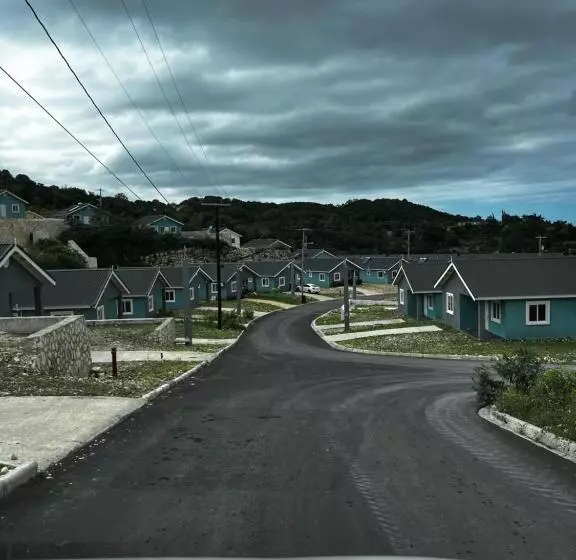 پانسیون Sky View Villas @ Edmund Ridge Estate