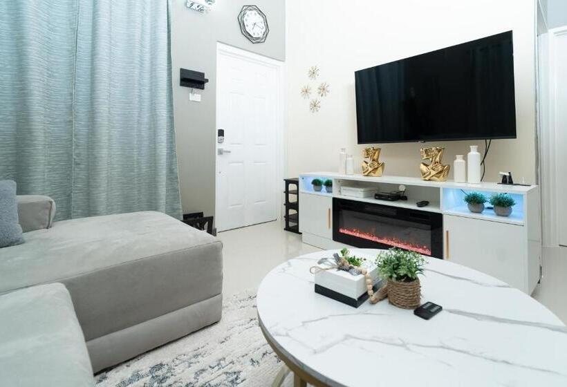 پانسیون Sky View Villas @ Edmund Ridge Estate