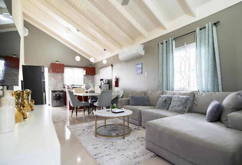 پانسیون Sky View Villas @ Edmund Ridge Estate