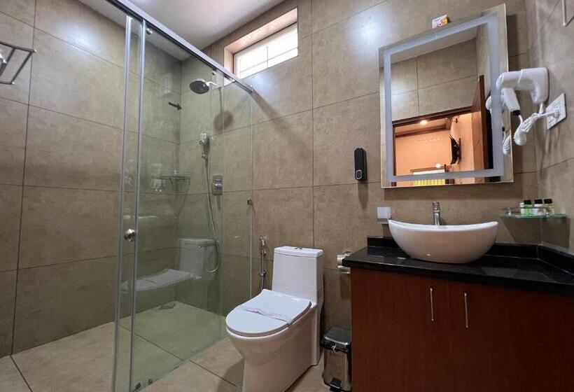 בית מלון כפרי Cloudy Court Resort