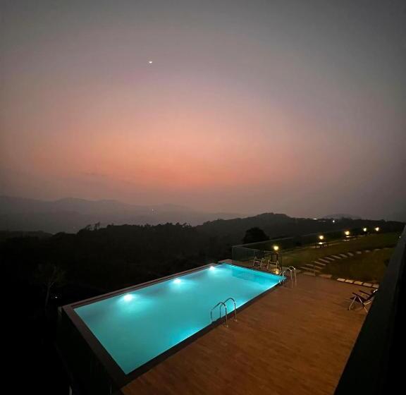 בית מלון כפרי Cloudy Court Resort