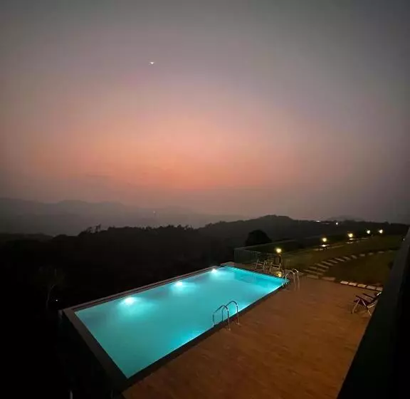 Hotelli Cloudy Court Resort