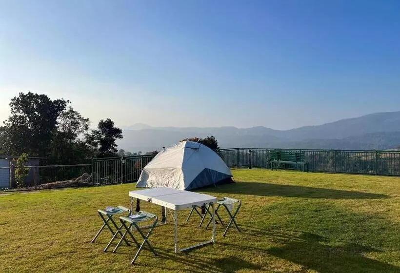 Hotelli Cloudy Court Resort