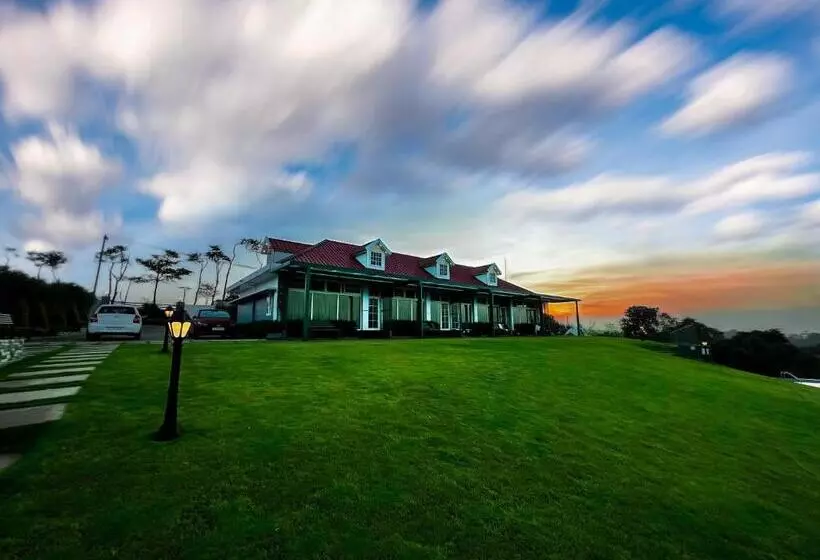 Hotelli Cloudy Court Resort