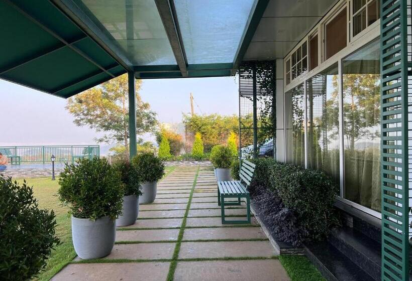 בית מלון כפרי Cloudy Court Resort