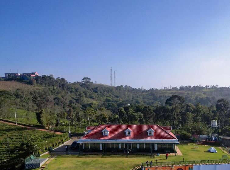 בית מלון כפרי Cloudy Court Resort