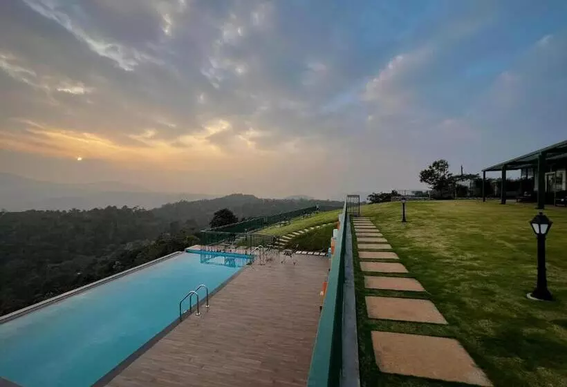 Hotelli Cloudy Court Resort