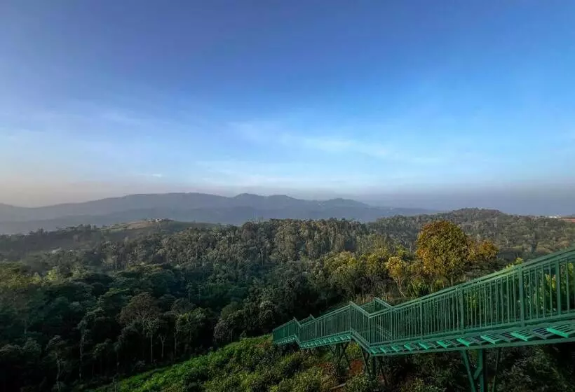 Hotelli Cloudy Court Resort