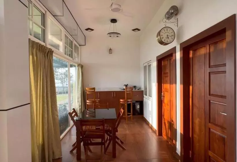 Hotelli Cloudy Court Resort