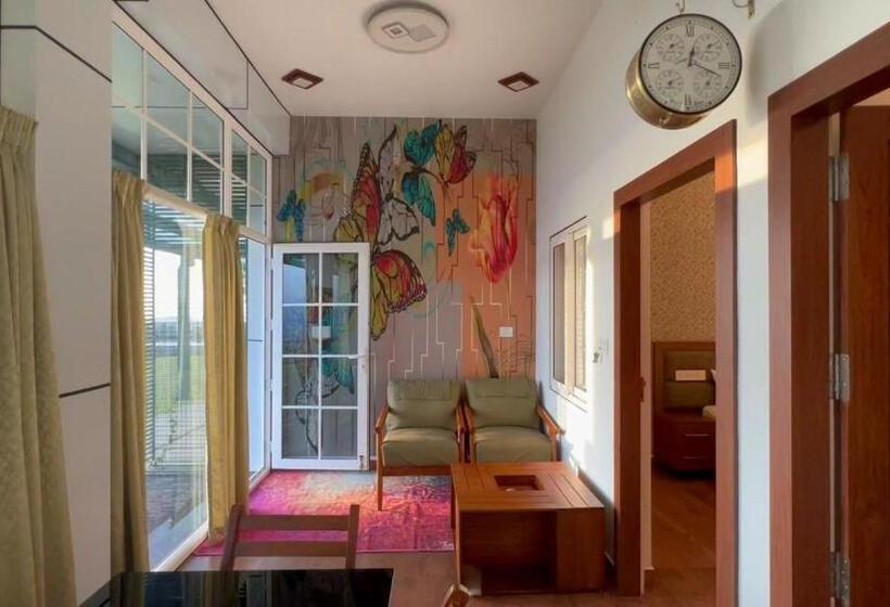 בית מלון כפרי Cloudy Court Resort