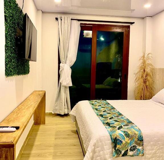 Hotel Moñitos Beach