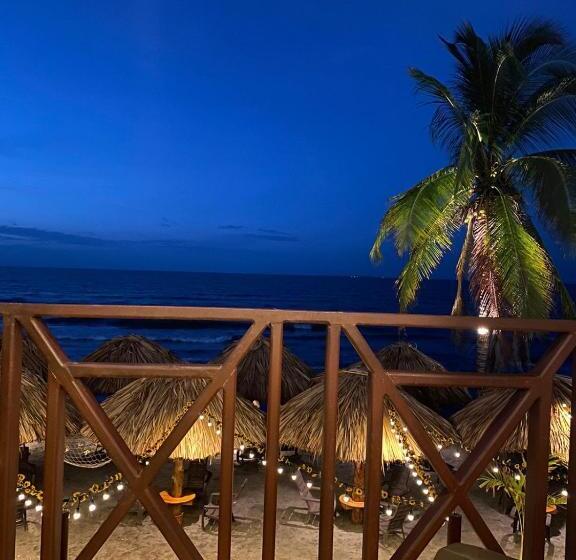 Hotel Moñitos Beach