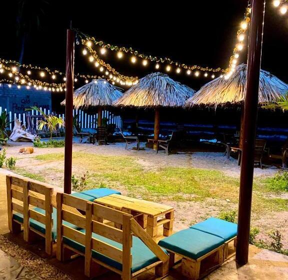 Hotel Moñitos Beach