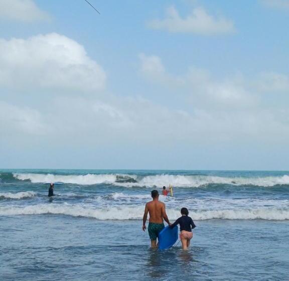 Hotel Moñitos Beach