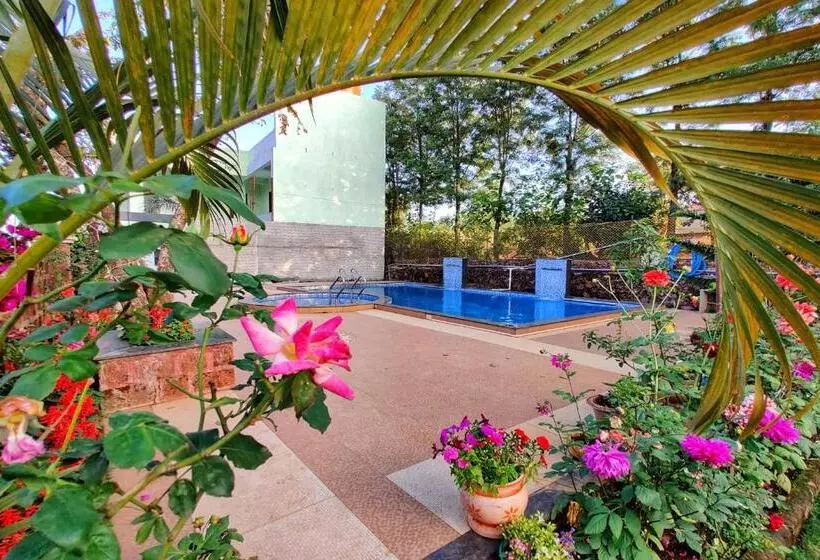 Hotelli Strawberry Land Resort