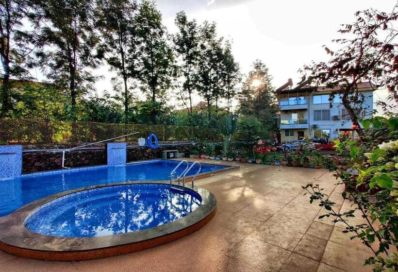 Hotel Strawberry Land Resort