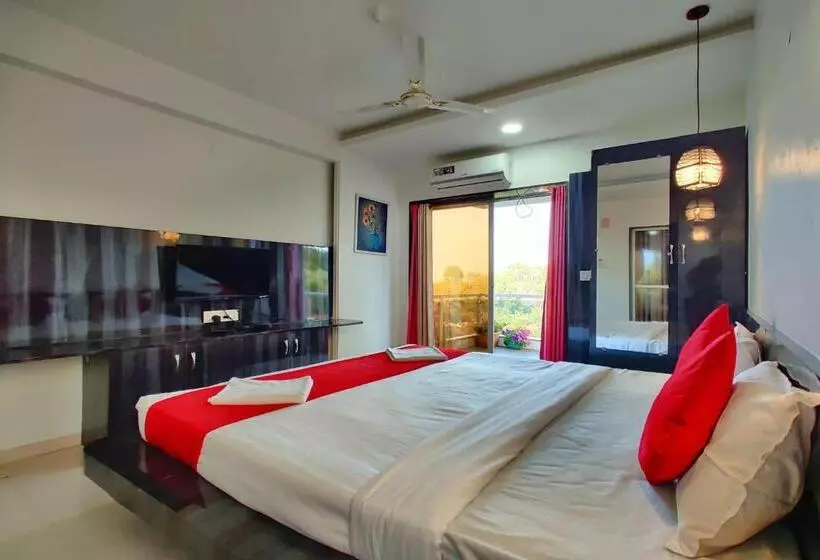 Hotelli Strawberry Land Resort