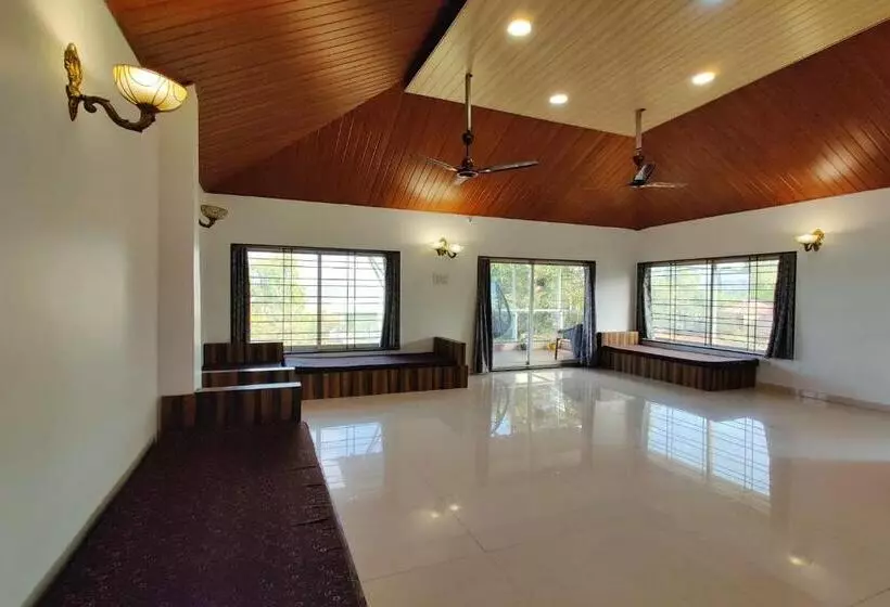 Hotelli Strawberry Land Resort