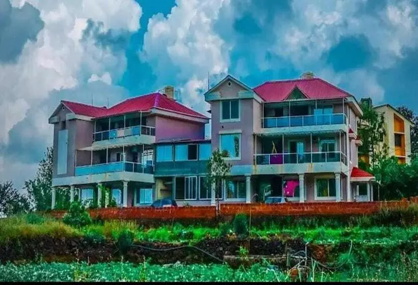 Hotelli Strawberry Land Resort