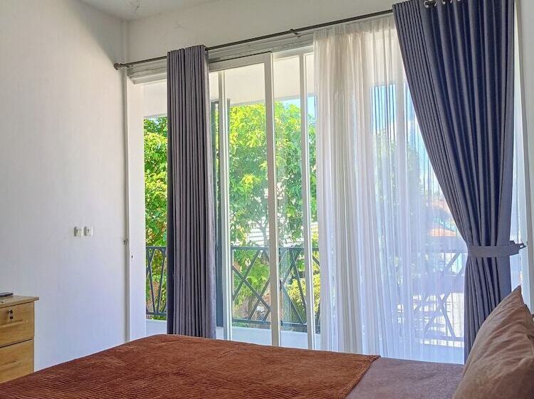 Отель Zavana Rooms