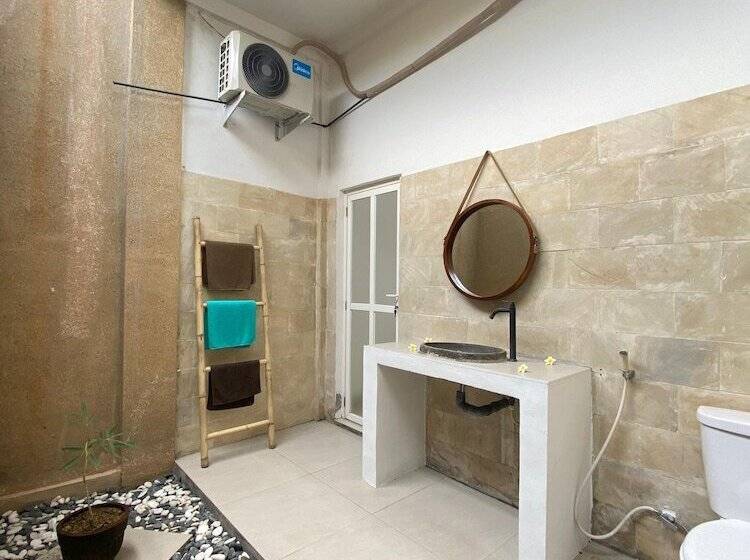 Отель Zavana Rooms