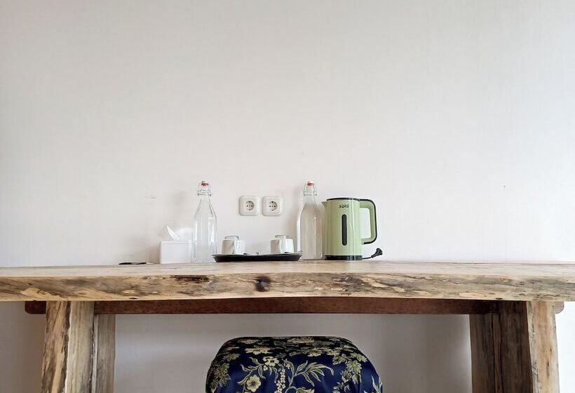 Отель Zavana Rooms