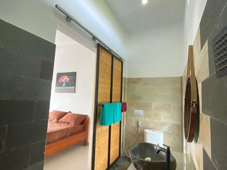 Отель Zavana Rooms