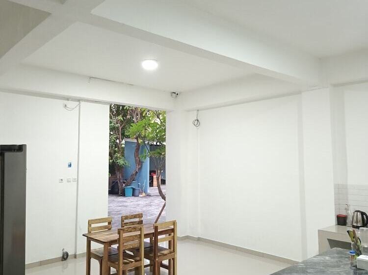 Отель Zavana Rooms