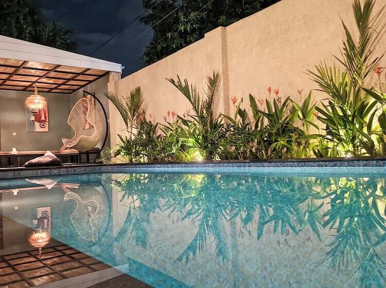 Отель Zavana Rooms