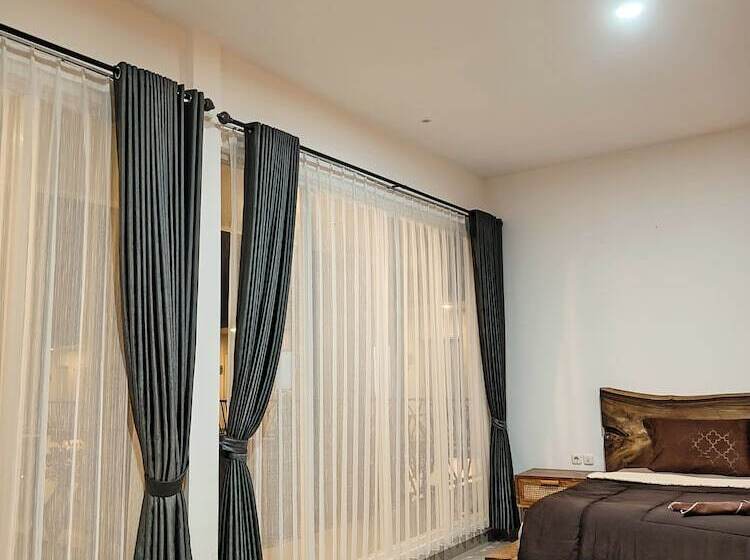 Отель Zavana Rooms