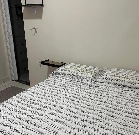 پانسیون Excelentes Quartos Com Banheiros Privativos